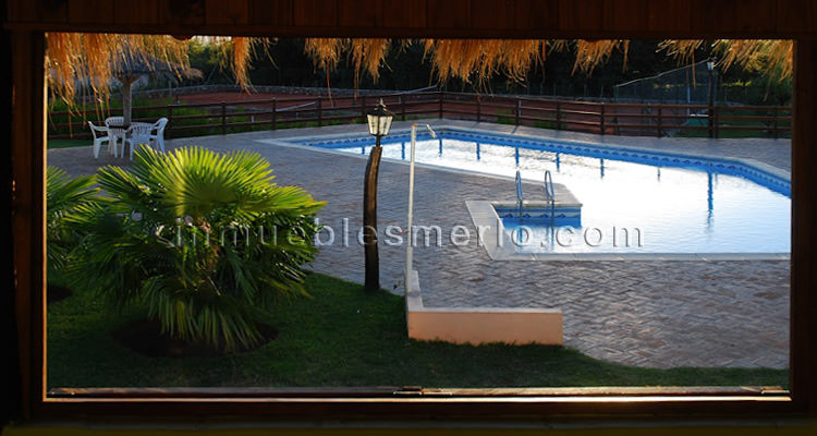 Vista desde el quincho a la piscina